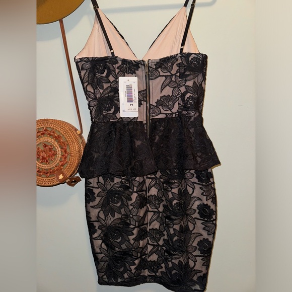 Dynamite peplum dress BNWT medium - Picture 2 of 3
